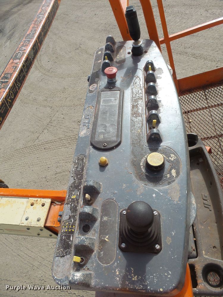 image for item EF9662 2001 JLG 400S  boom lift