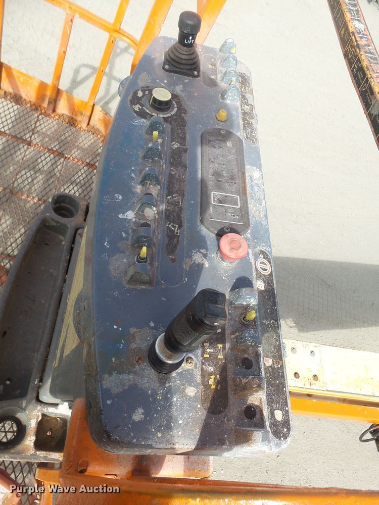 image for item EF9662 2001 JLG 400S  boom lift