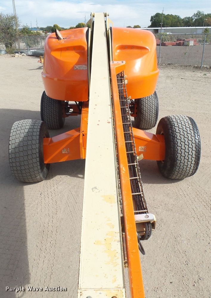 image for item EF9662 2001 JLG 400S  boom lift