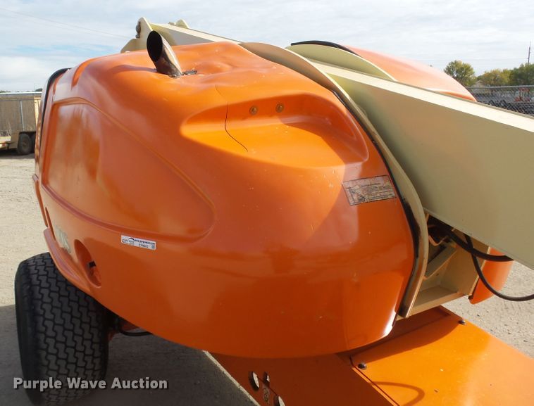 image for item EF9662 2001 JLG 400S  boom lift