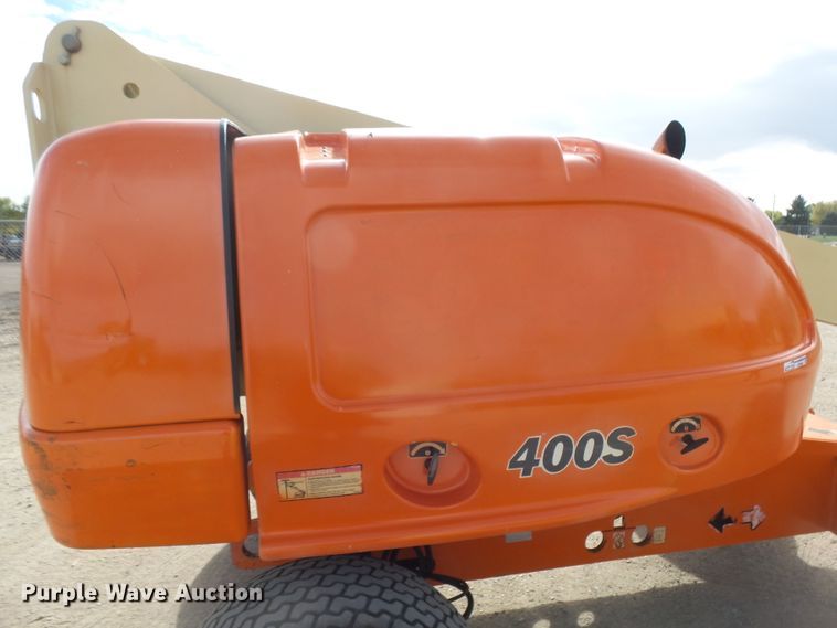 image for item EF9662 2001 JLG 400S  boom lift