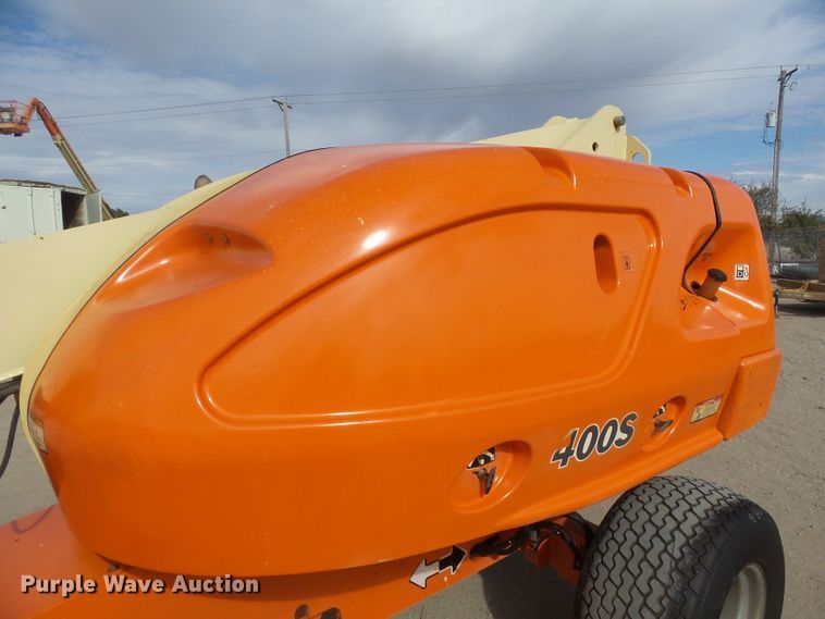 image for item EF9662 2001 JLG 400S  boom lift