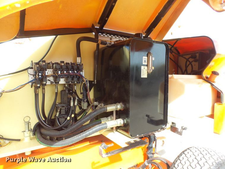 image for item EF9662 2001 JLG 400S  boom lift