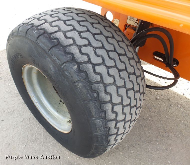 image for item EF9662 2001 JLG 400S  boom lift