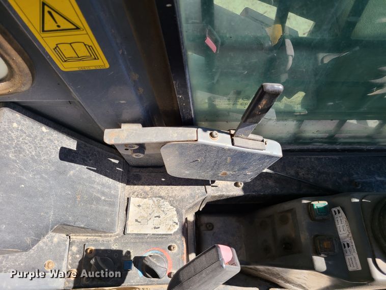 image for item EL9528 2005 Takeuchi TL140  tracked skid steer loader