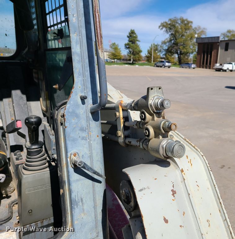 image for item EL9528 2005 Takeuchi TL140  tracked skid steer loader