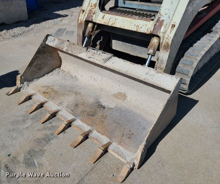 image for item EL9528 2005 Takeuchi TL140  tracked skid steer loader