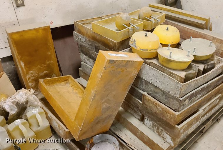image for item EL9565 World Block concrete block forms