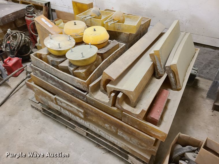 image for item EL9565 World Block concrete block forms