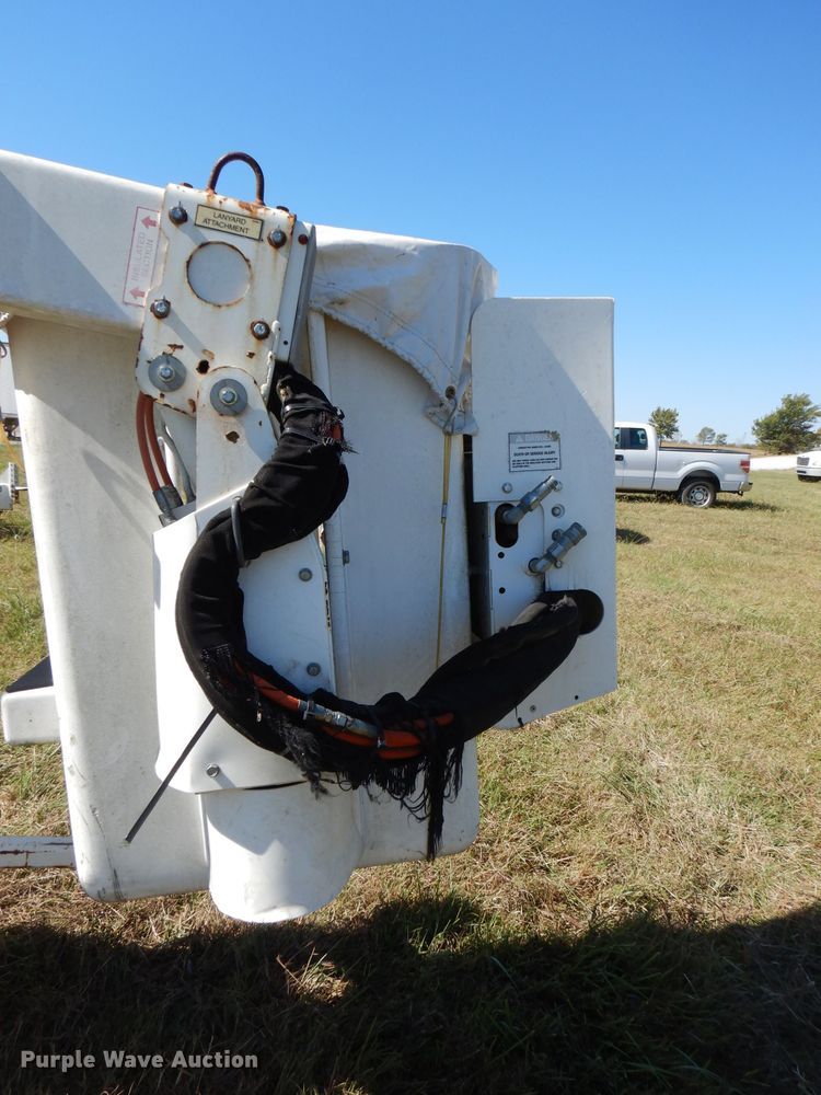 image for item FW9758 2009 SDP EZ Reach SST40  boom lift