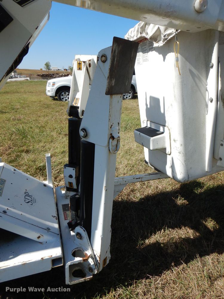 image for item FW9758 2009 SDP EZ Reach SST40  boom lift