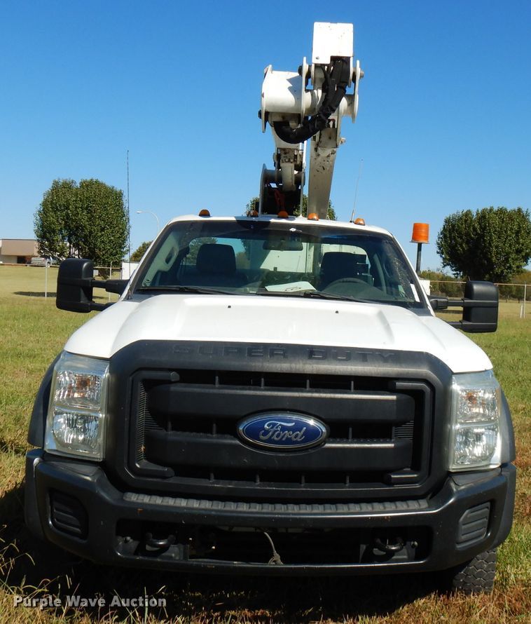image for item FW9760 2013 Ford F550 Super Duty  bucket truck