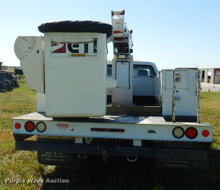 image for item FW9760 2013 Ford F550 Super Duty  bucket truck