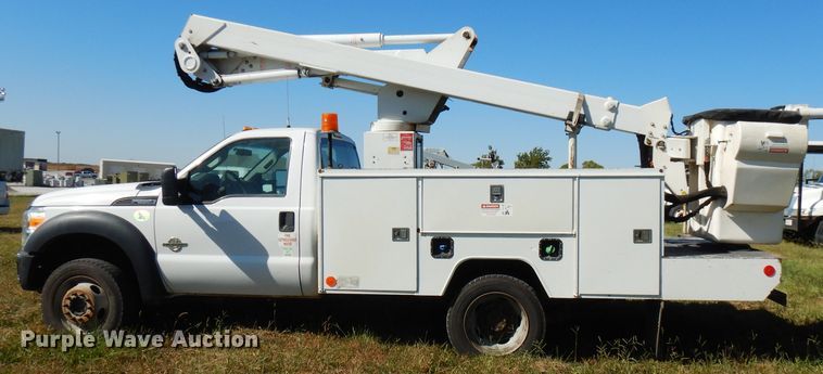 image for item FW9760 2013 Ford F550 Super Duty  bucket truck