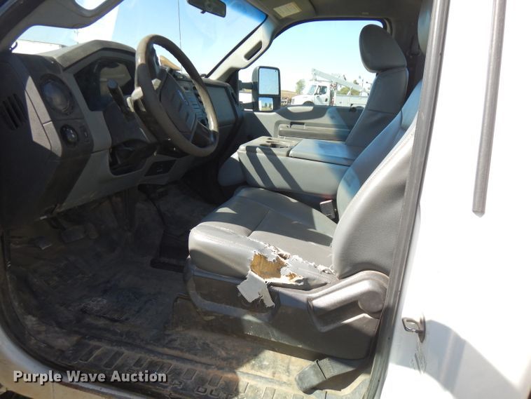 image for item FW9760 2013 Ford F550 Super Duty  bucket truck