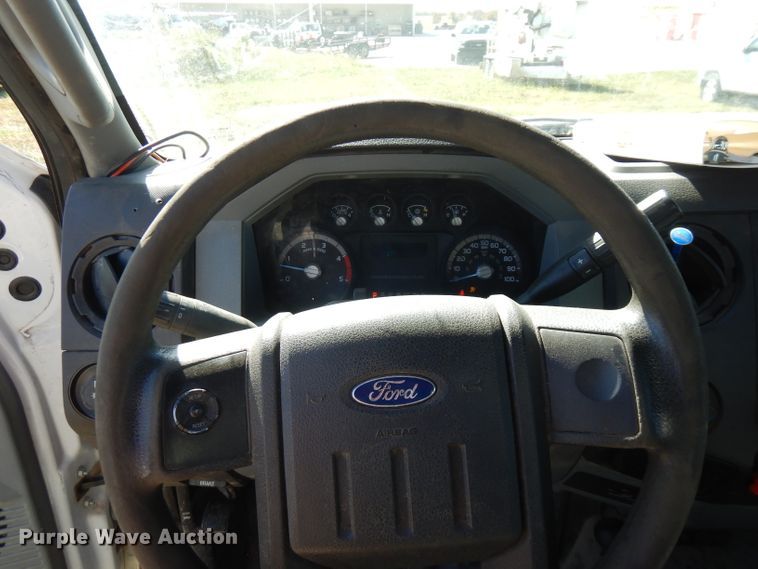 image for item FW9760 2013 Ford F550 Super Duty  bucket truck