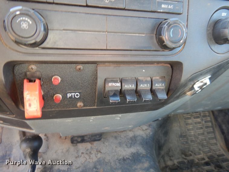 image for item FW9760 2013 Ford F550 Super Duty  bucket truck