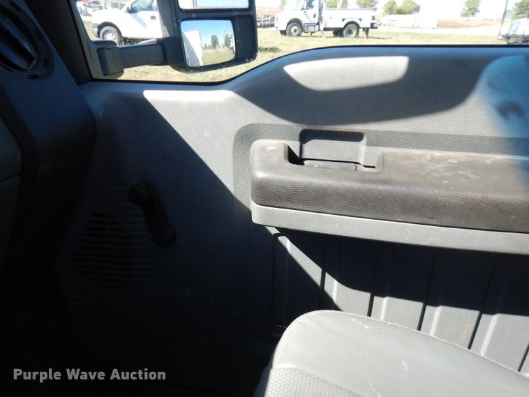 image for item FW9760 2013 Ford F550 Super Duty  bucket truck