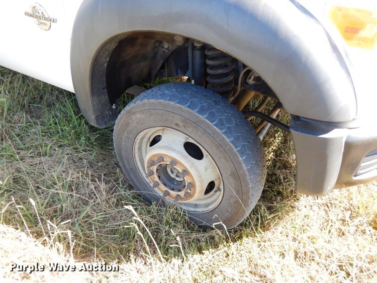 image for item FW9760 2013 Ford F550 Super Duty  bucket truck