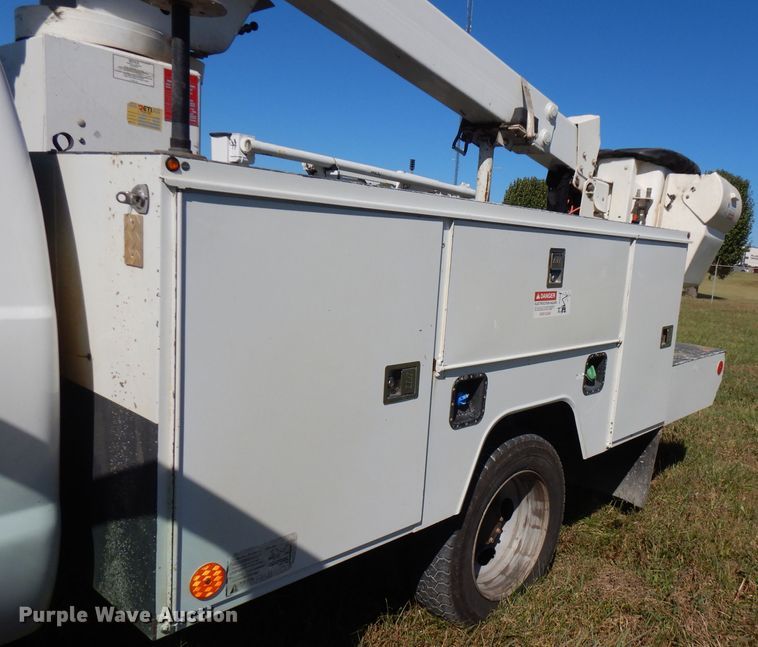 image for item FW9760 2013 Ford F550 Super Duty  bucket truck