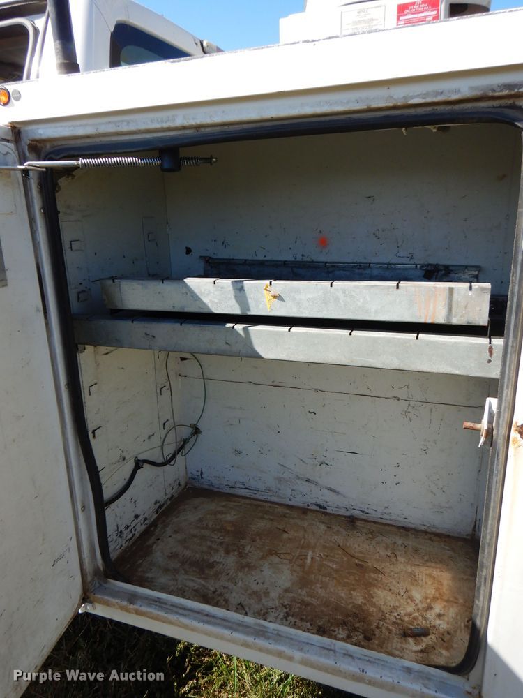 image for item FW9760 2013 Ford F550 Super Duty  bucket truck