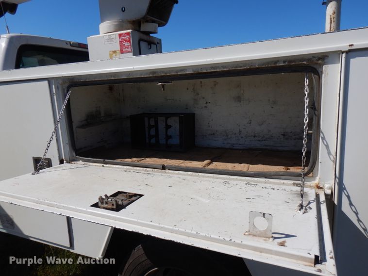 image for item FW9760 2013 Ford F550 Super Duty  bucket truck