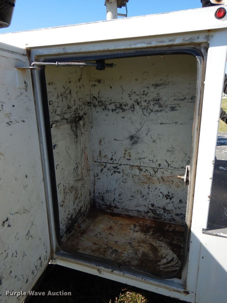 image for item FW9760 2013 Ford F550 Super Duty  bucket truck