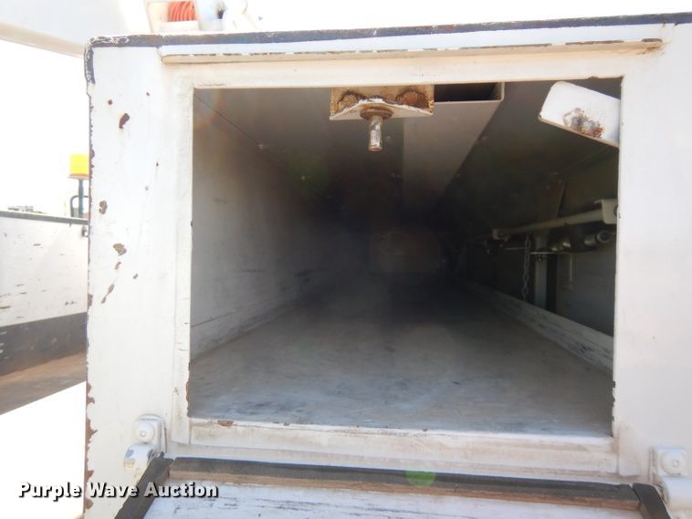 image for item FW9760 2013 Ford F550 Super Duty  bucket truck