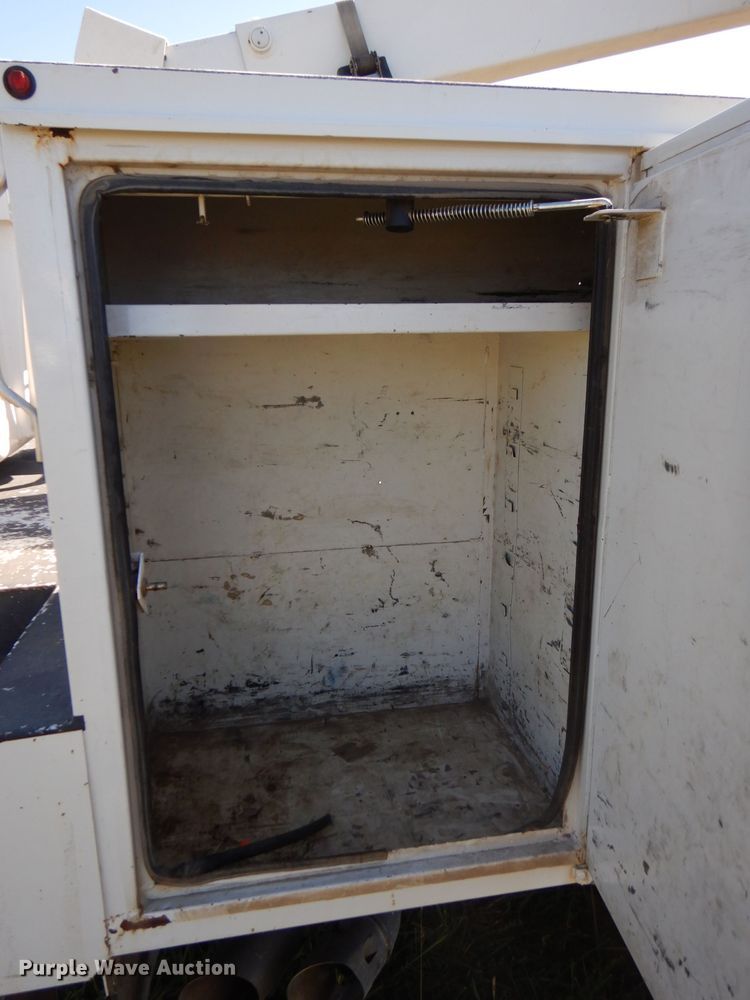 image for item FW9760 2013 Ford F550 Super Duty  bucket truck