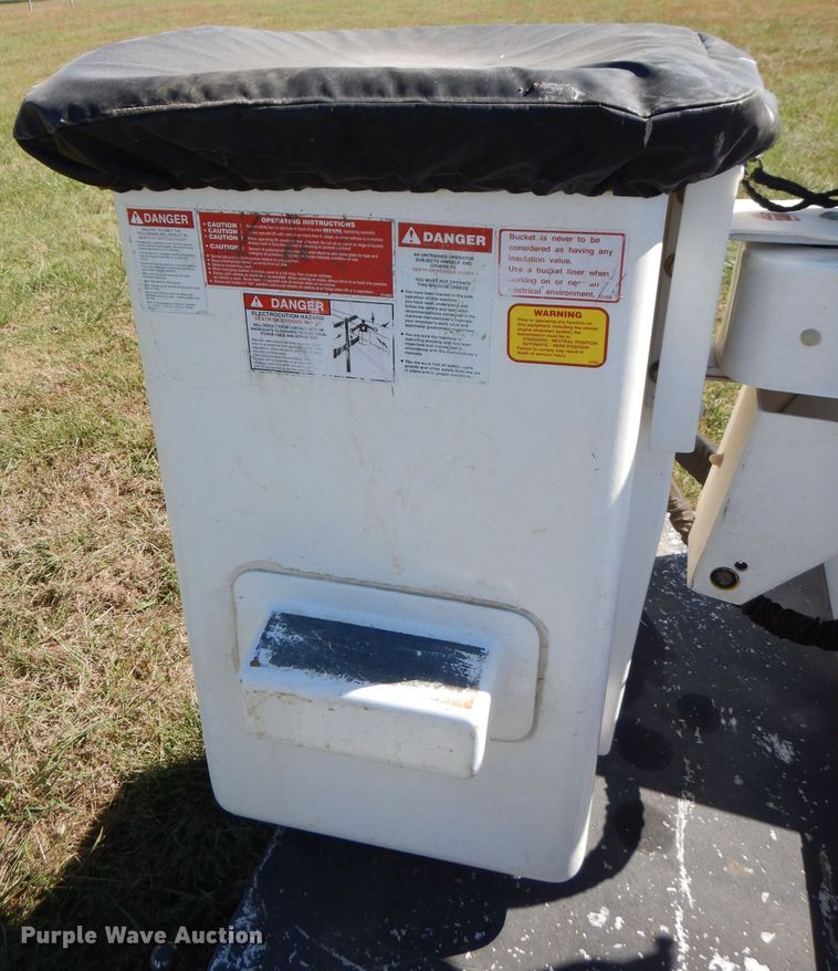 image for item FW9760 2013 Ford F550 Super Duty  bucket truck