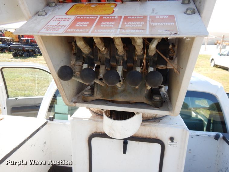 image for item FW9760 2013 Ford F550 Super Duty  bucket truck