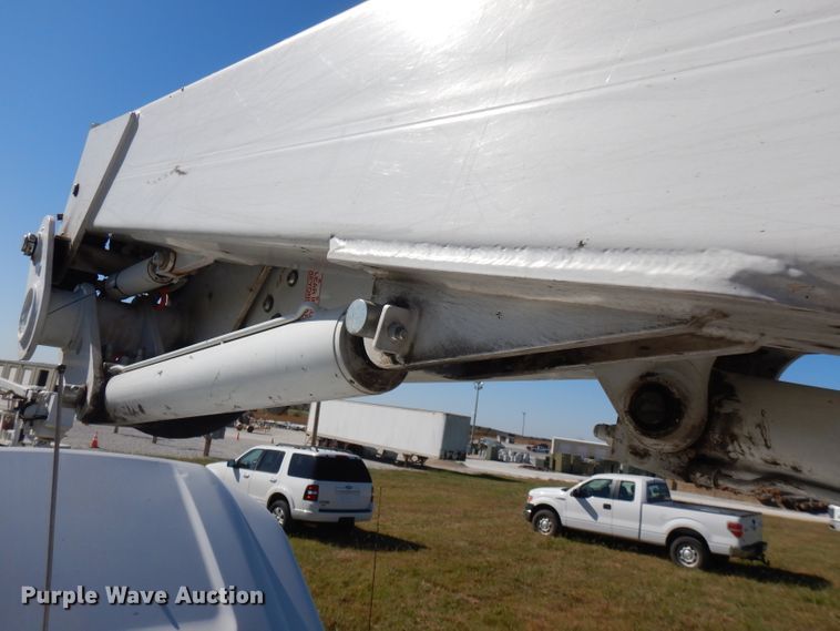 image for item FW9760 2013 Ford F550 Super Duty  bucket truck