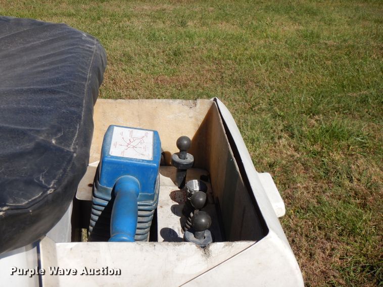 image for item FW9760 2013 Ford F550 Super Duty  bucket truck