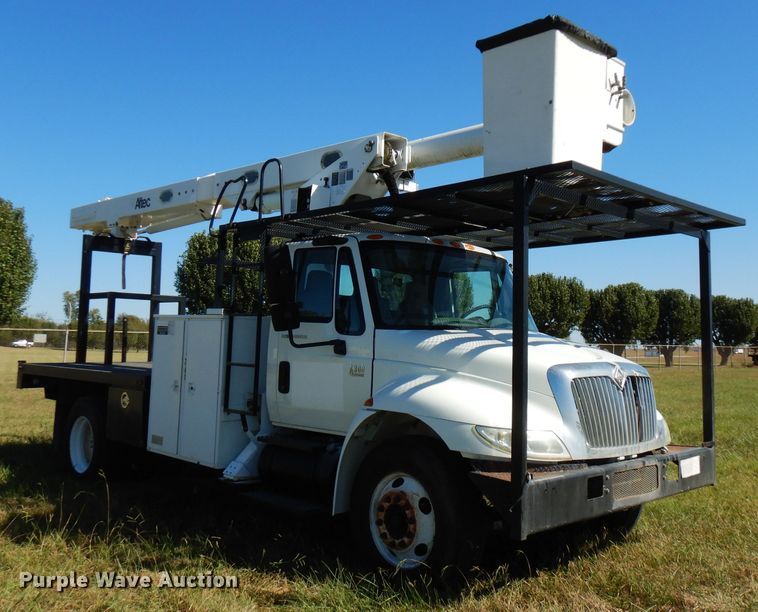 image for item FW9762 2003 International 4300  bucket truck