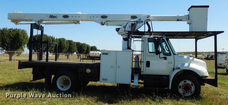 image for item FW9762 2003 International 4300  bucket truck