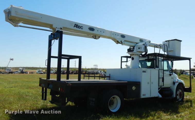 image for item FW9762 2003 International 4300  bucket truck