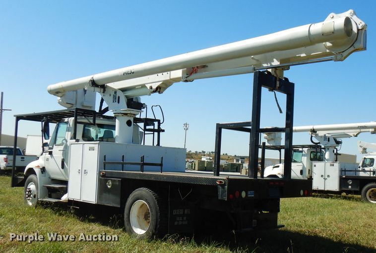image for item FW9762 2003 International 4300  bucket truck