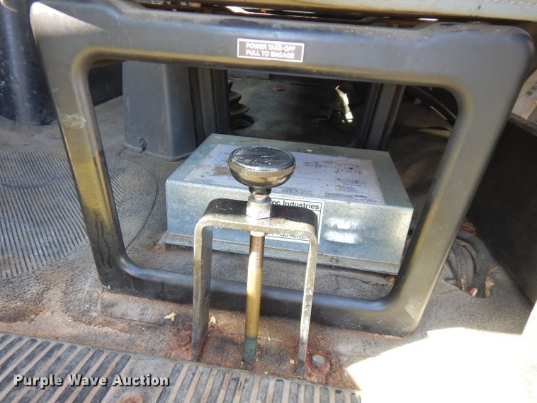 image for item FW9762 2003 International 4300  bucket truck