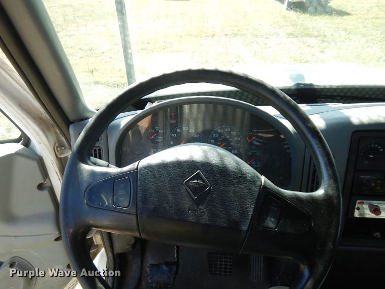 image for item FW9762 2003 International 4300  bucket truck