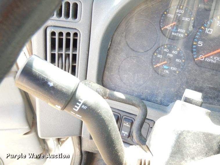 image for item FW9762 2003 International 4300  bucket truck