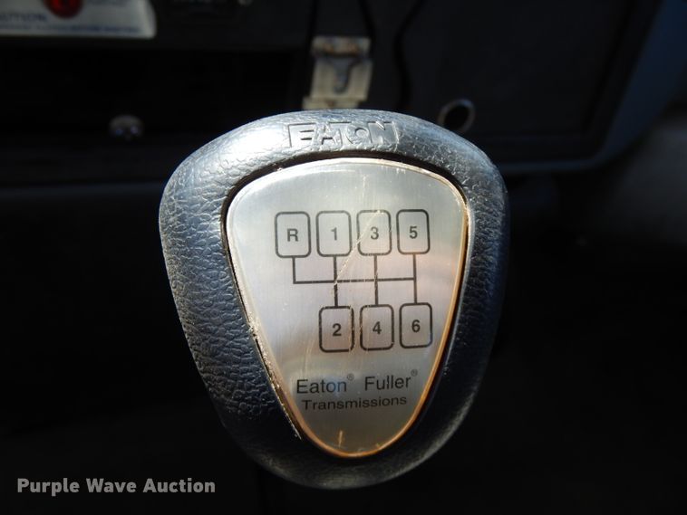 image for item FW9762 2003 International 4300  bucket truck