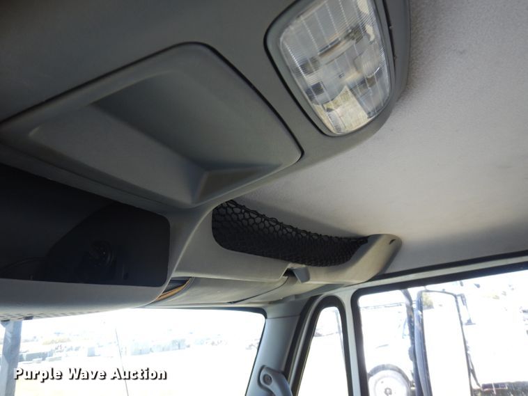 image for item FW9762 2003 International 4300  bucket truck