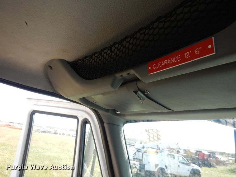 image for item FW9762 2003 International 4300  bucket truck