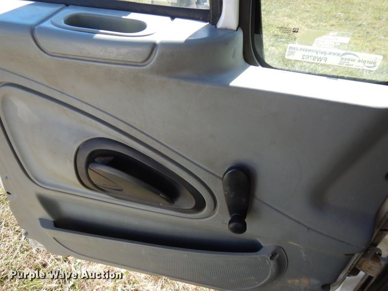 image for item FW9762 2003 International 4300  bucket truck