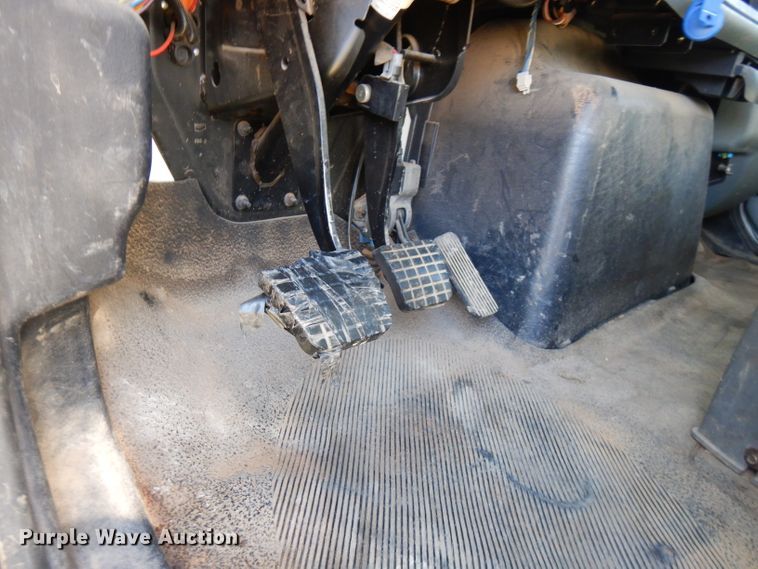 image for item FW9762 2003 International 4300  bucket truck