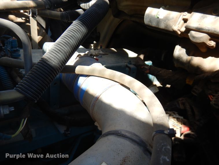 image for item FW9762 2003 International 4300  bucket truck