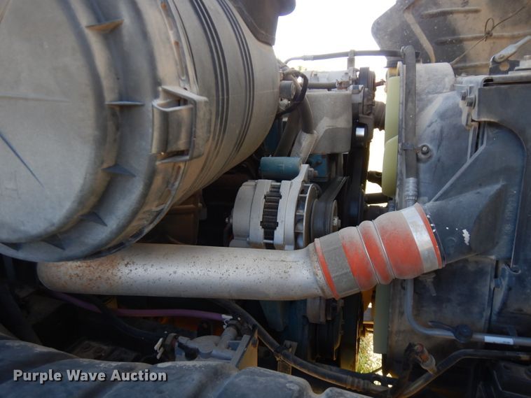 image for item FW9762 2003 International 4300  bucket truck