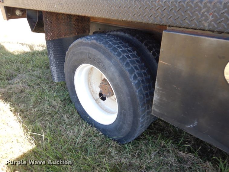 image for item FW9762 2003 International 4300  bucket truck