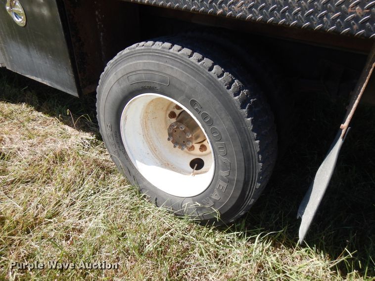 image for item FW9762 2003 International 4300  bucket truck