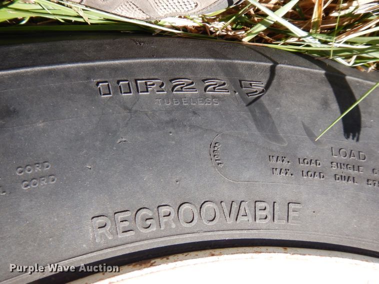 image for item FW9762 2003 International 4300  bucket truck